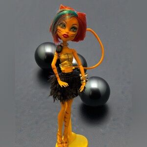 Toralei Stripe Monster High Fashion Doll with Red-Striped Hair